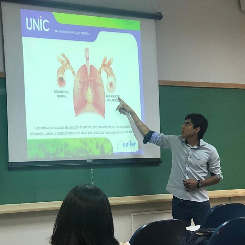 Kauan Brito em apresentação da iniciação científica na UNIC - UNIFEV 2019